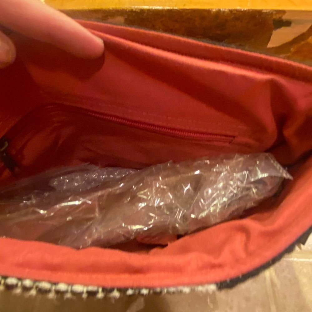 Western Style Handbag - Picture 8 of 16